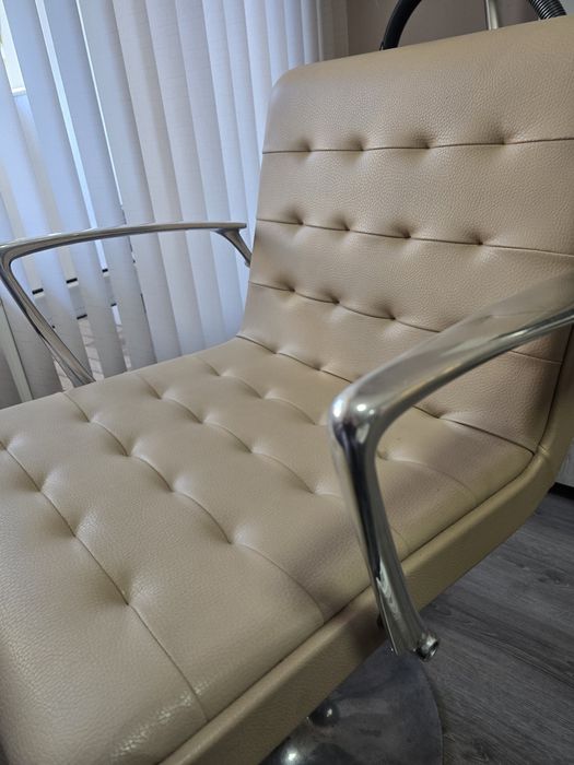 Фризьорски стол запазен