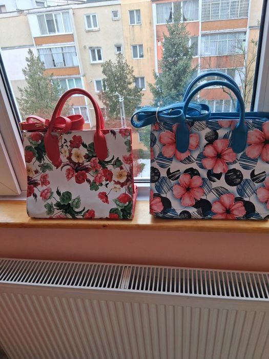 Vand 2 posete de dama