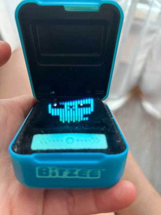Bitzee Jucarie interactiva - Animalut digital, cutie albastra