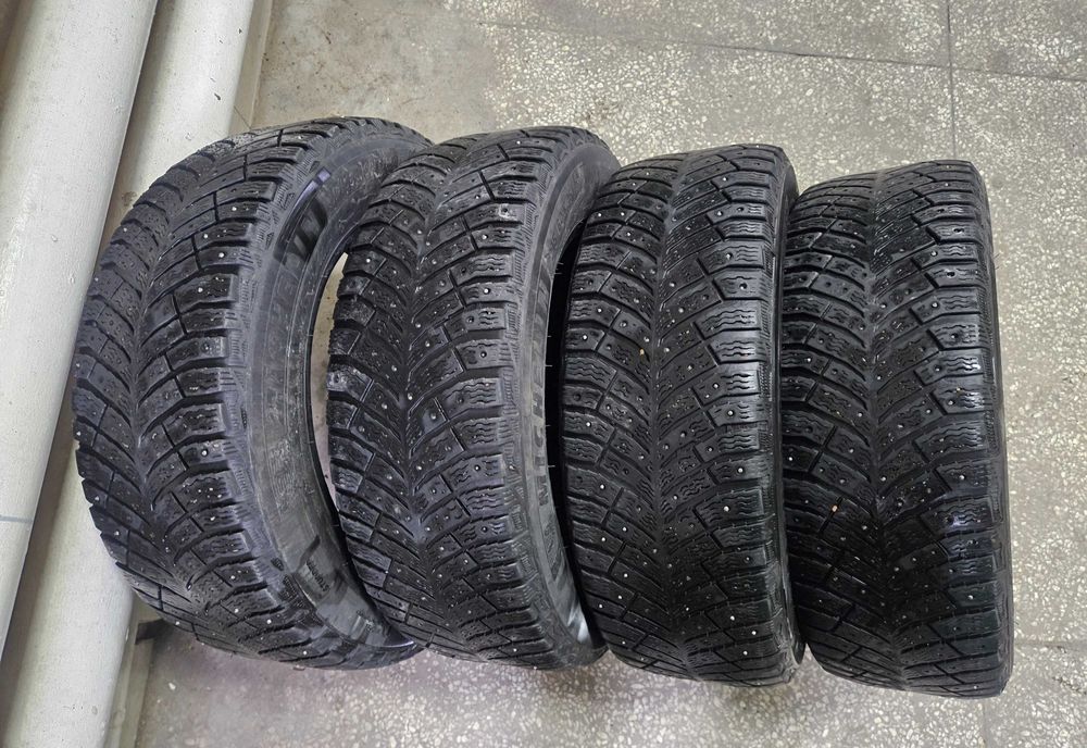 Продам комплект зимних шин Michelin X-Ice North 4, размер 215/60 R16