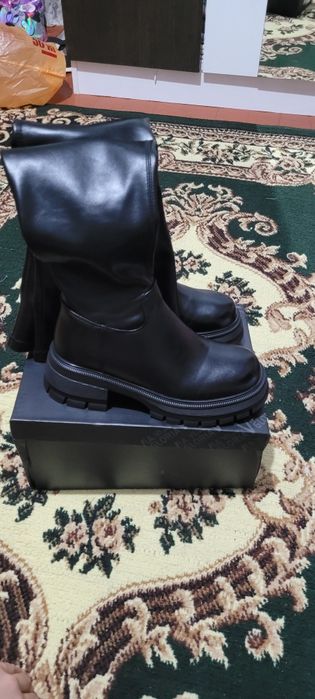 Продам ботфорты  новые