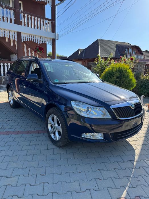 SKODA Octavia 2012 — imagine 1