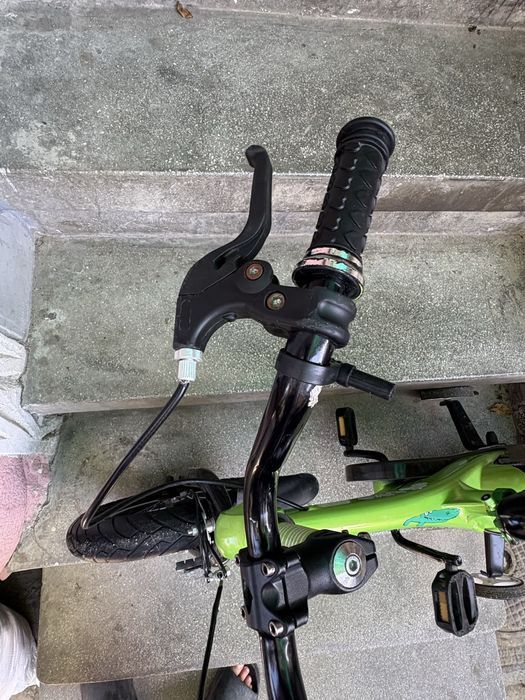 Bicicletă copii GST Bike 12 inch frâne pe disc roți ajutătoare șa reglabilă stare foarte bună anvelope excelente gata de utilizare.fara Frana pe fata