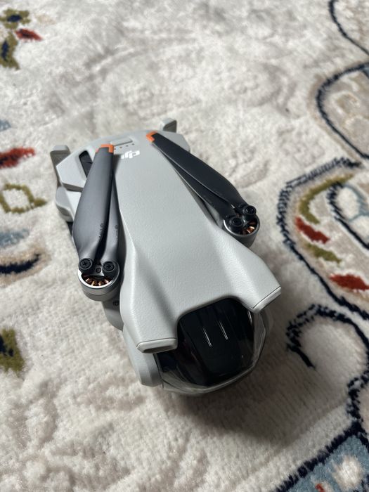 Продается дрон dji mini 3 pro combo