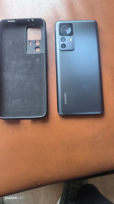 Xiaomi 12T, Moto razr 40,