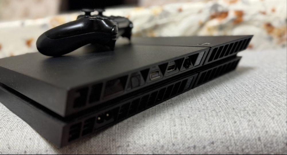Ps 4 de vanzare 1TB e in stare perfecta