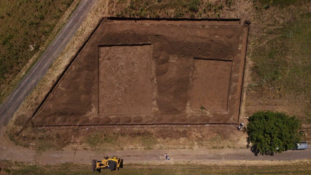 Sapatura Arheologica Mecanizata - Buldoexcavator - cupa de taluz 120cm