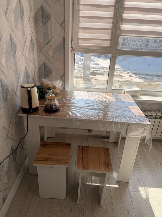 Стол и 4 стулья в комплекте