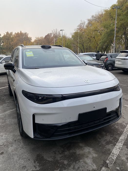 Leapmotor C16 2 va 3 pozitsiya restalin hamma ranglari bor