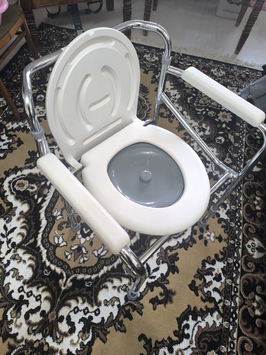 Продам кресло туалет