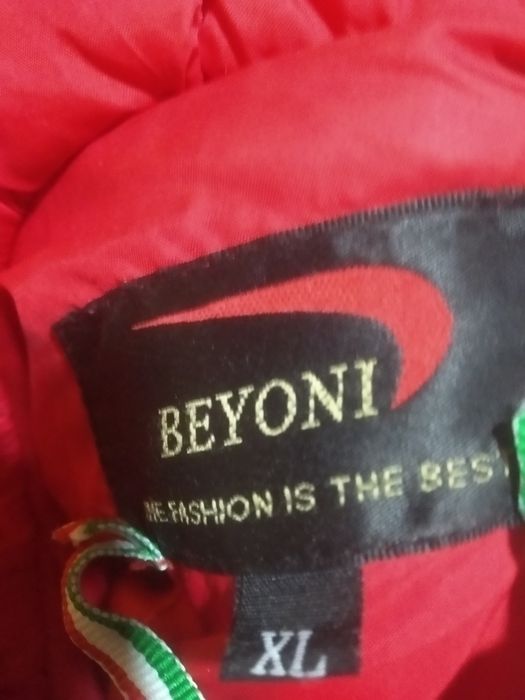 Куртка женская красная