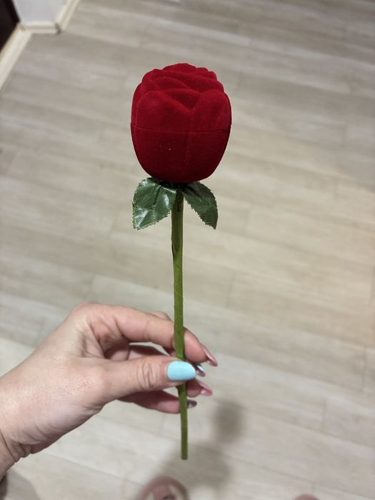 Cutie de bijuterii inel - forma trandafir