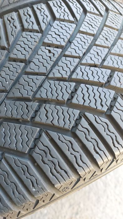 Зимни гуми 225/45/18 Continental Viking Contact 7 2 броя