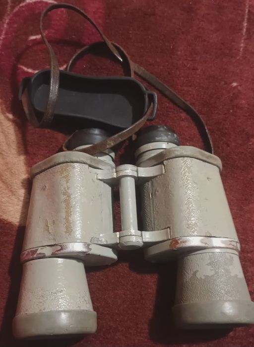 Binoclu militar cu gradație și focalizare automata