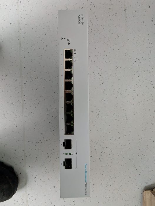 2 bucati -Switch cisco CBS220-BT-E-2G