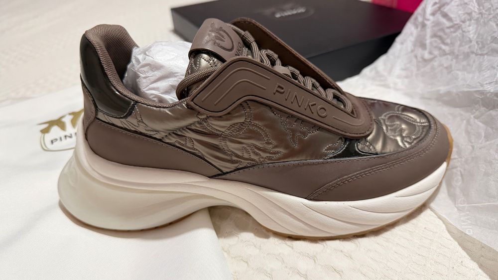 НОВИ оригинални маратонки PINKO