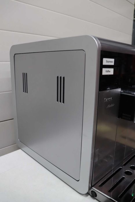 Кафеавтомат Saeco Moltio HD8777,  кафемашина 1850W, Керамични мелнички, 15 бара, Черен/Сребрист