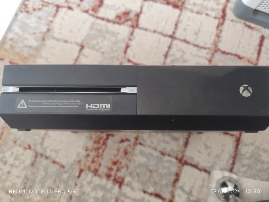 Продам Xbox one с подпиской на 2 месяца