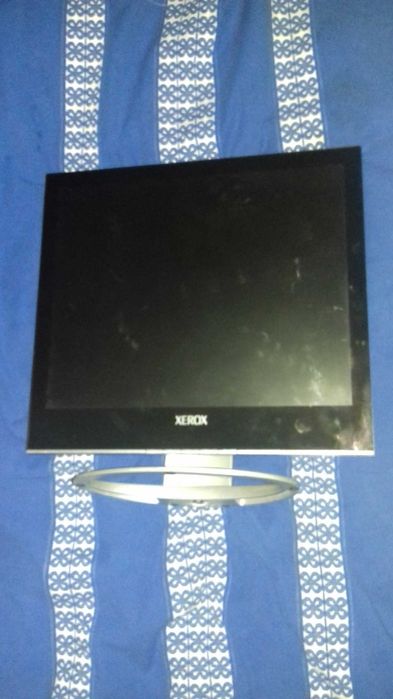 Monitoare LCD Dell 15",MYRIA 19"-la 220V;STEP 19"-la 12V,XEROX-17"220V