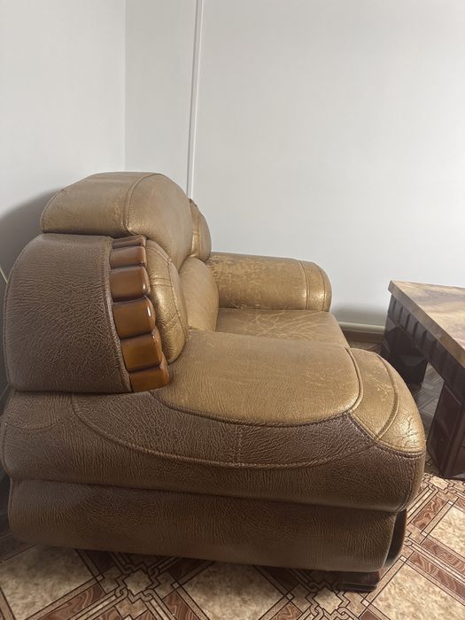Продам кресло эко кожа б/у  5000