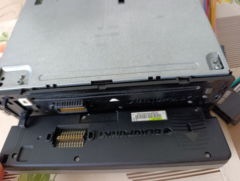 Vând radiocasetofon cu CD auto Blaupunkt London MP37 model vintege