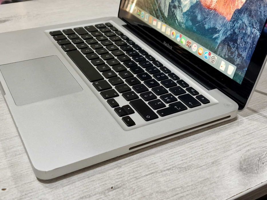 MacBook (13-inch, Aluminum, Late 2008)