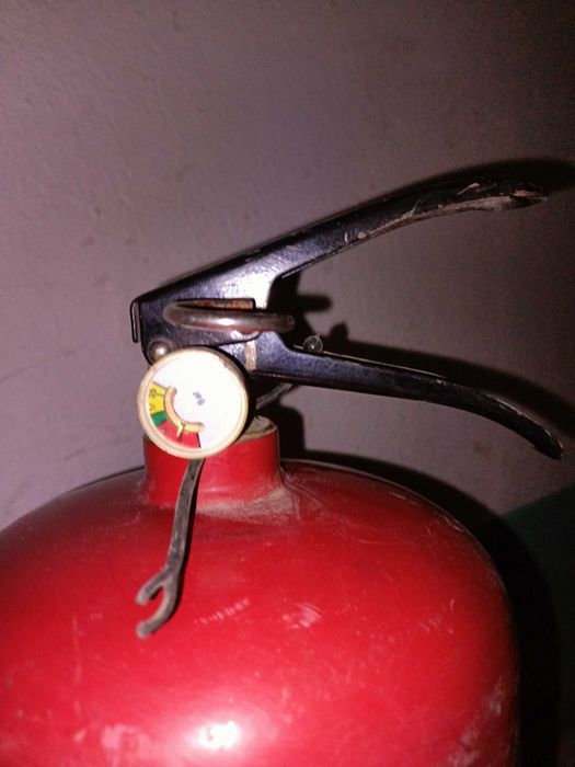 отдам огнетушитель