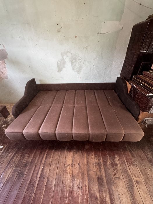 Canapea extensibila cu lada de depozitare