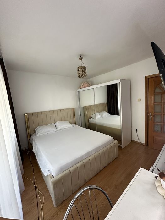 Direct proprietar | Vând apartament cu 4 camere, decomandat, în Constanța (zona Km 4-5, Bulevardul Aurel Vlaicu)
