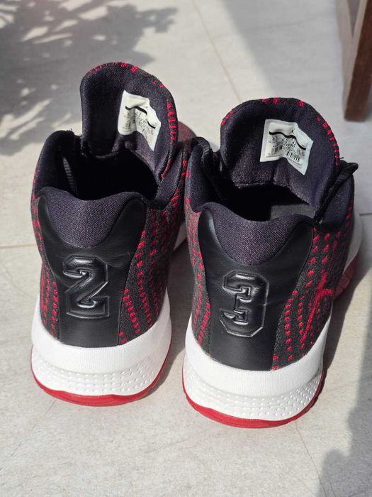 Vand Nike Air Jordan B. Fly Bred, marimea 42 EUR