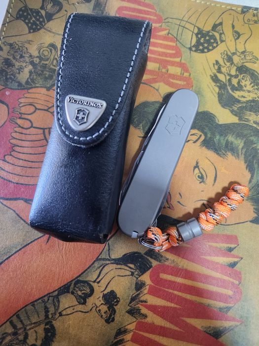 Victorinox Climber с титановыми накладками и чехлом