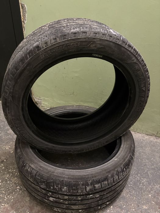 Продам 2 шт шины срочно R18