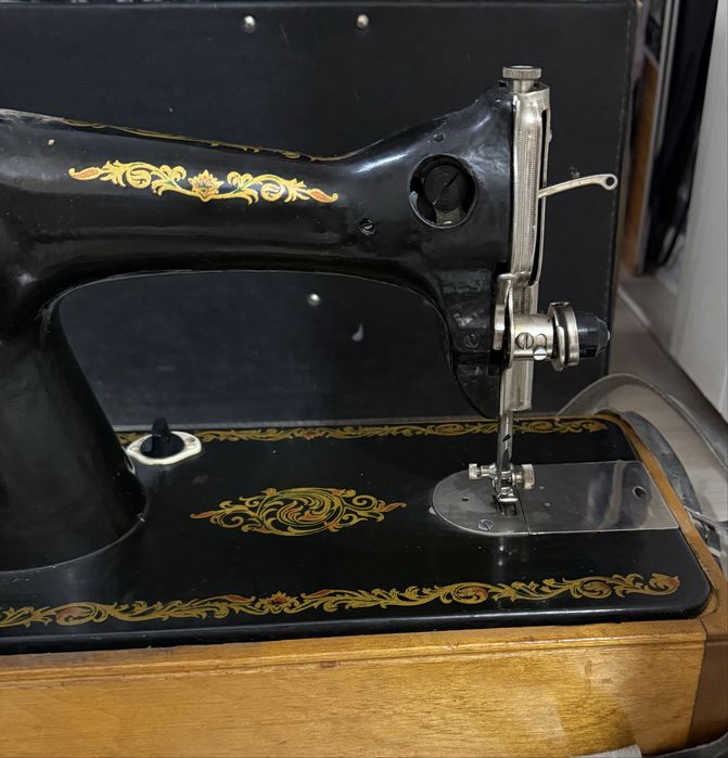 Продам швейную машину