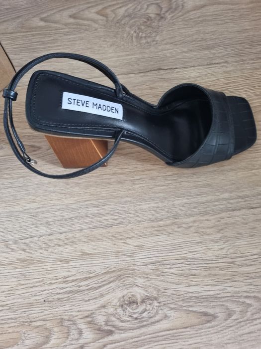 Черни Steve Madden сандали с дебел ток