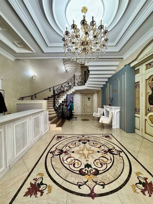 Продается ресторан Ресторан Mona, 2.200м2