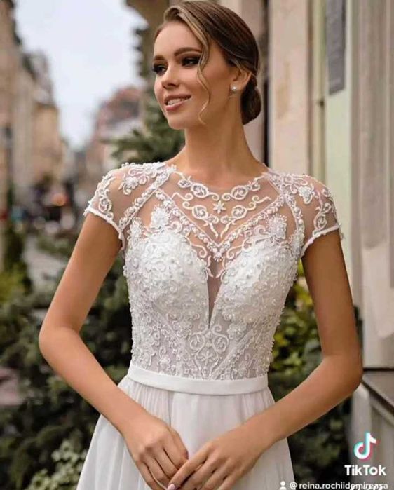 Vând rochie mireasă din colecția  REINA de la CASA DE MODĂ ROXY WHITE , CRAIOVA.