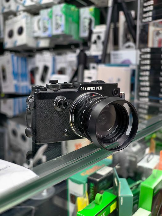 Olympus Pen F с объективом Leica