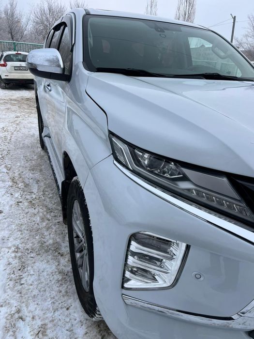 Mitsubishi pajero sport