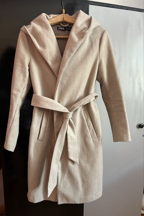 ZARA бежово палто размер М-Л