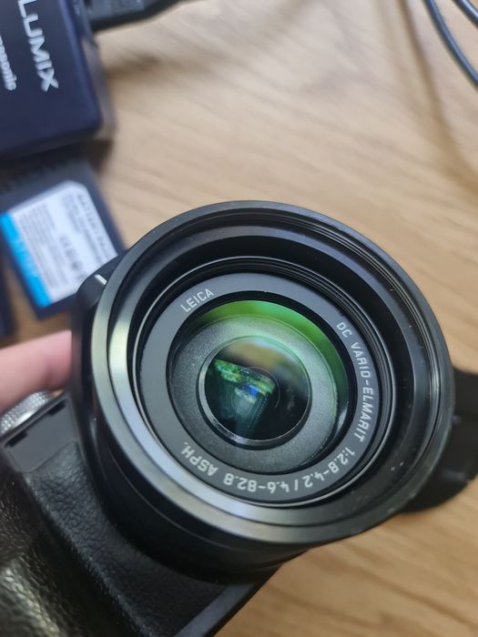 Panasonic Lumix фотоапарат Leica леща + 3 батери + устройство за зареж