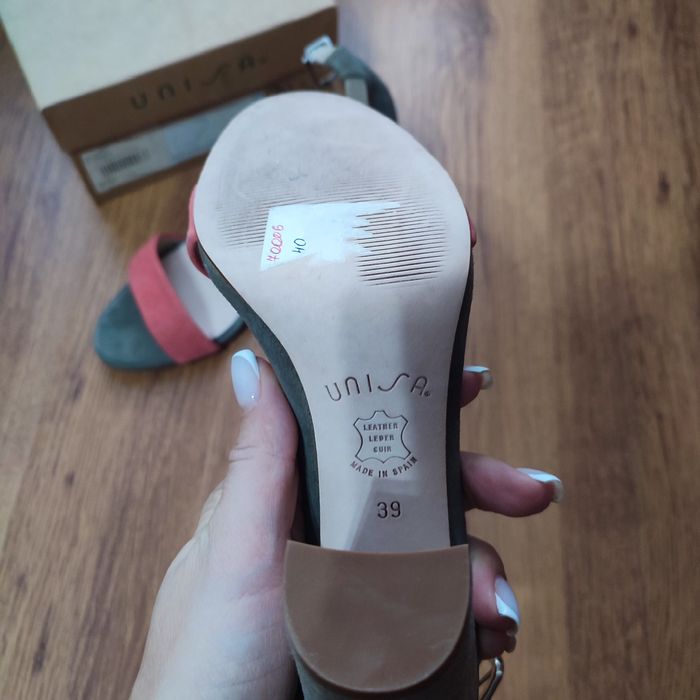 Босоножки замшевые