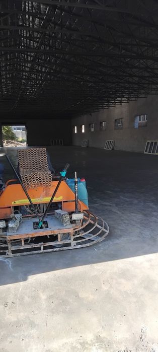 Бизнинг малакали иш гурухимиз сизларга стяжка, топпинг, шлифовка, наре