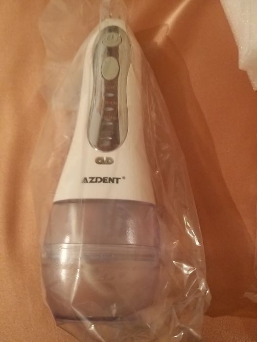 Ирригатор полости рта в упаковке.