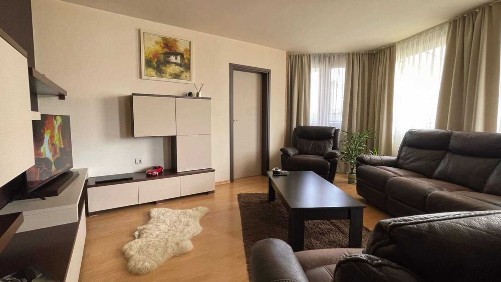 Продава се Двустаен апартамент в Плевен, Идеален център - 85 кв.м за 2589 €/кв.м - Снимка #1