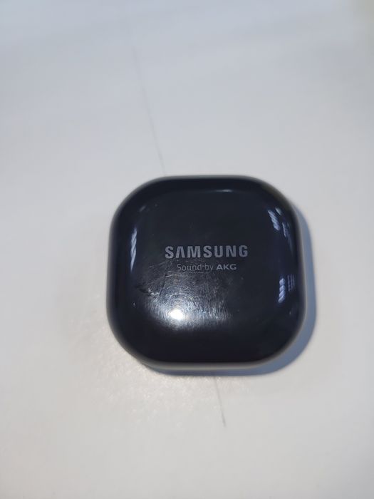 Срочно продам наушники: Samsung buds live