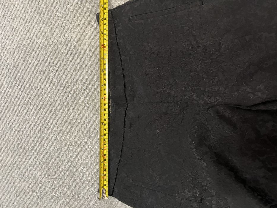 Pantaloni negri Zara cu model