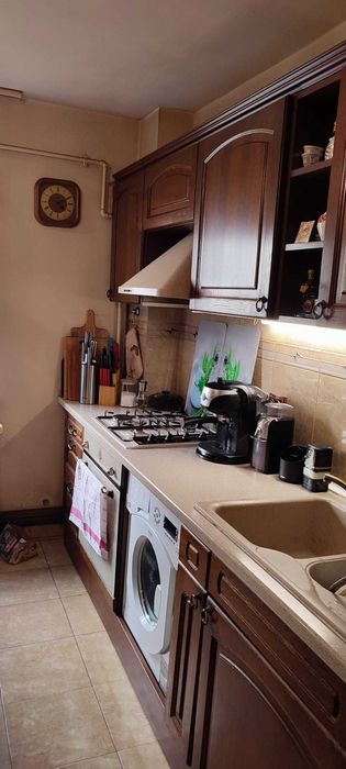 Particular: Vand apartament 3 camere, etaj 1 - zona Colentina, str. Radovanu 145.000 eur