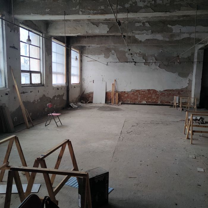 Închiriez convenabil spatii comerciale și industriale