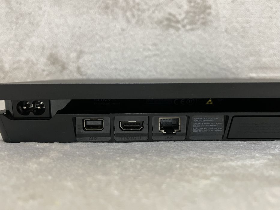 PS4 Slim 500 GB + 3 jocuri gratis (Impecabil)