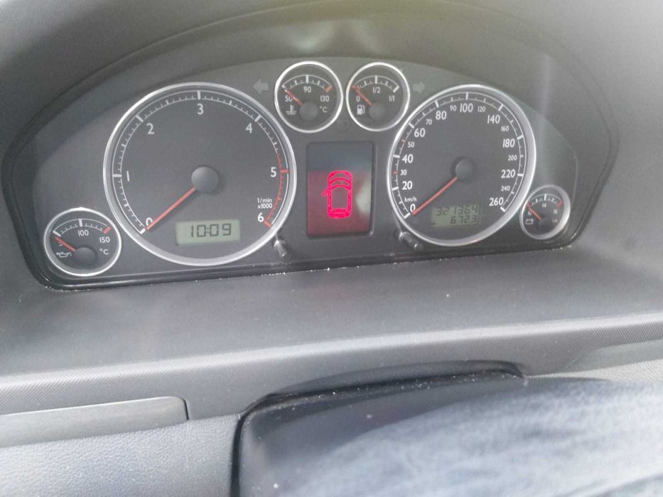 Autoturism ideal pentru drumuri lungi sau activități comerciale.